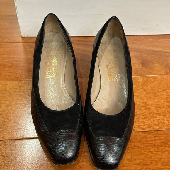 SALVATORE FERRAGAMO Black Suede  and Leather Square Toe Heels Pumps Sz 8 - Picture 1 of 10